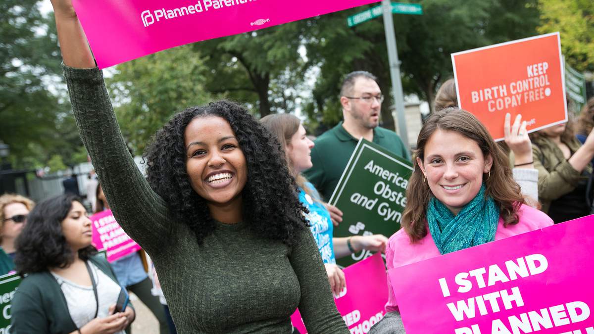 Toolkit How to “Crowd Canvass” and Turn Crowds into Volunteers